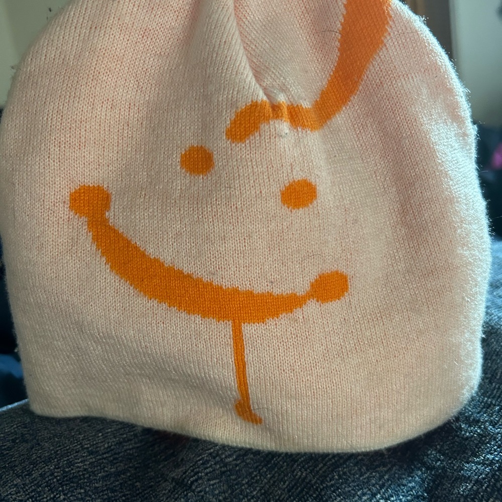 SWIRLING Melting SMILEY FACE MERINO bLEND BEANIE HAT In Peach/Orange OS